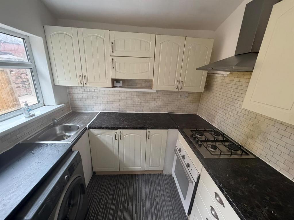 House in Tameside, Fairfield - More