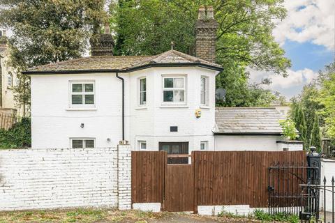 Upper Sunbury Road, Hampton TW12
