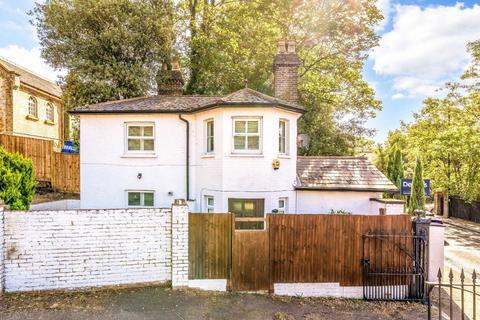 Upper Sunbury Road, Hampton TW12