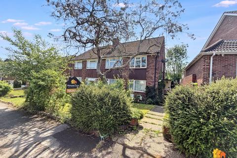 2 bedroom flat to rent, Darvell Drive, Chesham, HP5