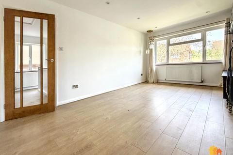 2 bedroom flat to rent, Darvell Drive, Chesham, HP5