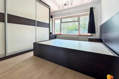 2 bedroom flat to rent, Darvell Drive, Chesham, HP5