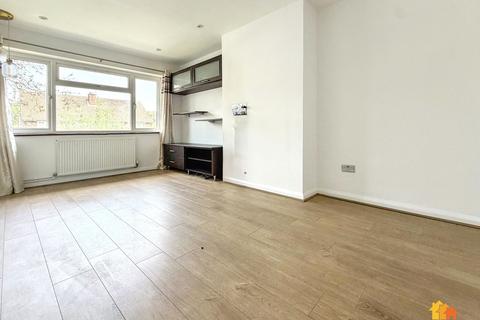 2 bedroom flat to rent, Darvell Drive, Chesham, HP5