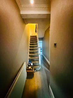 5 bedroom terraced house to rent, Caistor Park Road, London E15
