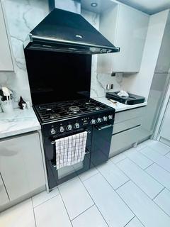 5 bedroom terraced house to rent, Caistor Park Road, London E15