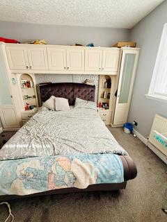 5 bedroom terraced house to rent, Caistor Park Road, London E15