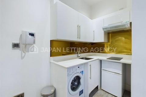 Studio to rent, Gunnersbury Lane, Acton