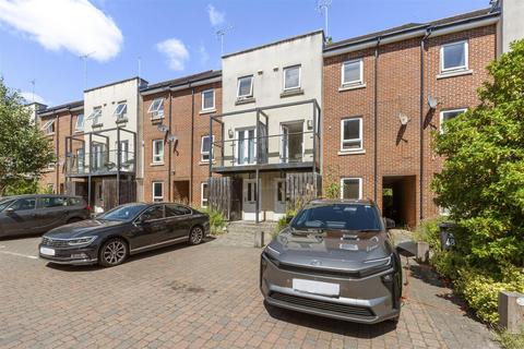 4 bedroom townhouse for sale, Tadros Court, High Wycombe HP13