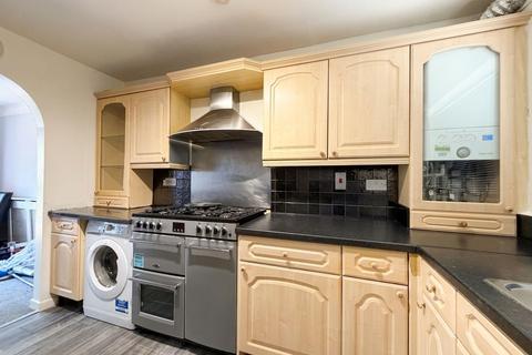 2 bedroom terraced house to rent, Huxley Close, Uxbridge, UB8