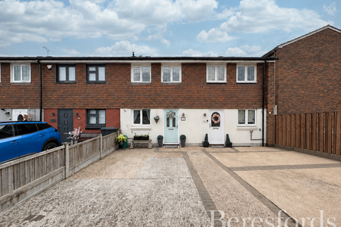 Taunton Road, Romford, RM3