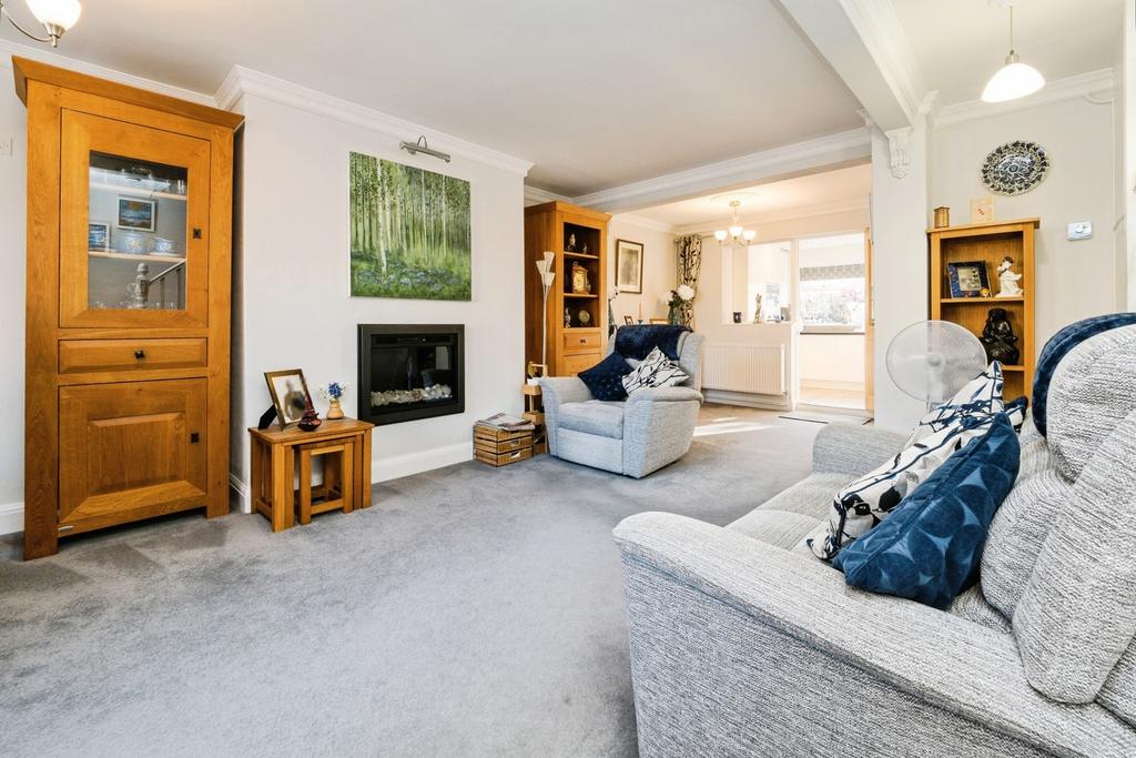 Nelson Road, Rainham, RM13 - View 2