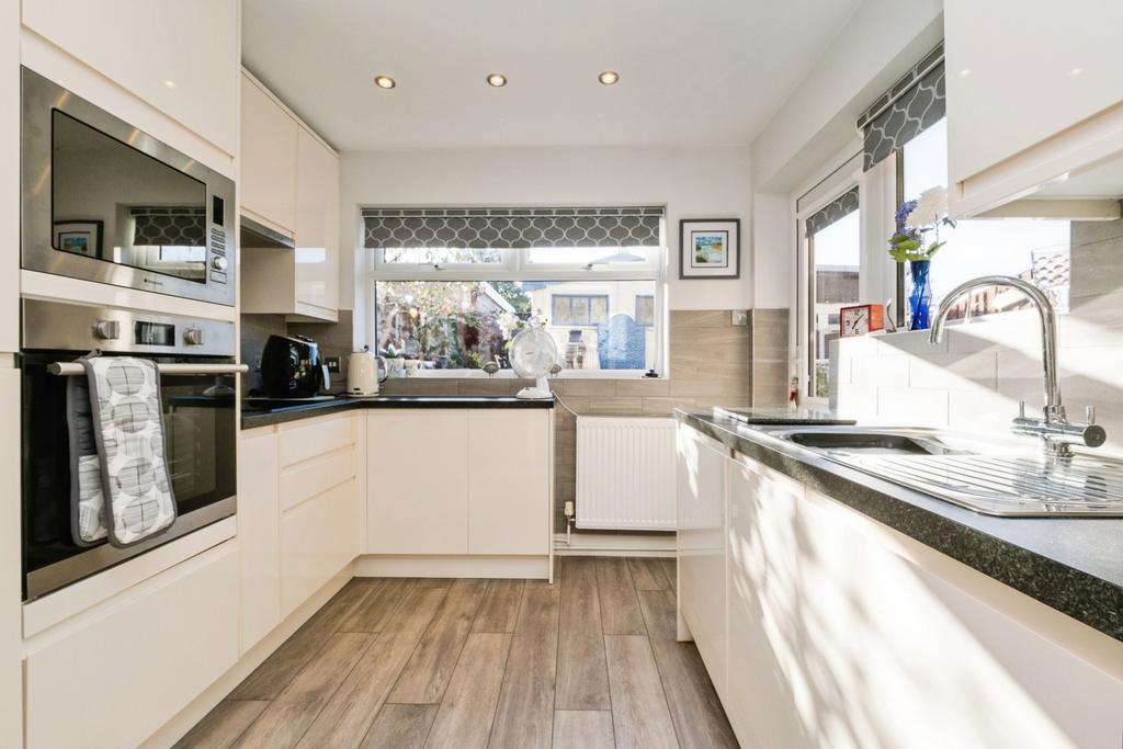 Nelson Road, Rainham, RM13 - View 4