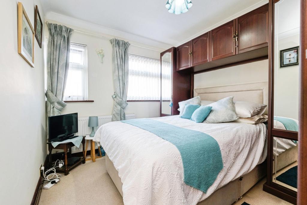 Nelson Road, Rainham, RM13 - View 5