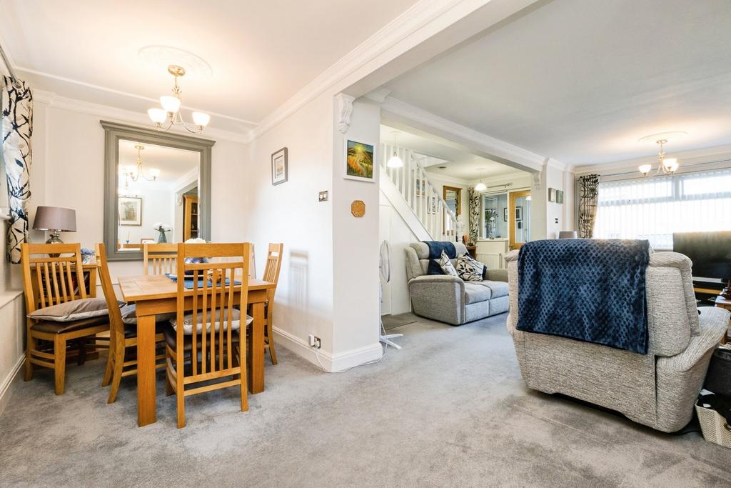 Nelson Road, Rainham, RM13 - More
