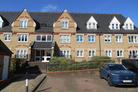 2 bed flat/apartment for rent in REEDS CRESCENT WD24