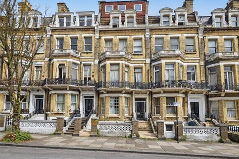 2 bedroom flat for sale, Flat 9, 44-46 First Avenue, Hove, East Sussex, BN3 2FF