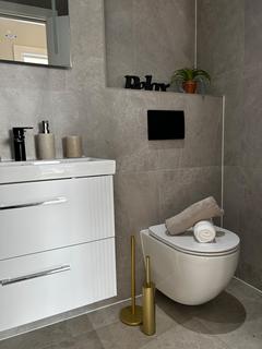 2 bedroom flat to rent, Serbin Close, Leyton, E10