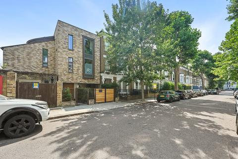 Cromwell Grove, London, W6