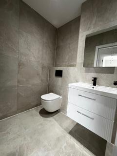 2 bedroom flat to rent, Serbin Close, Leyton, E10