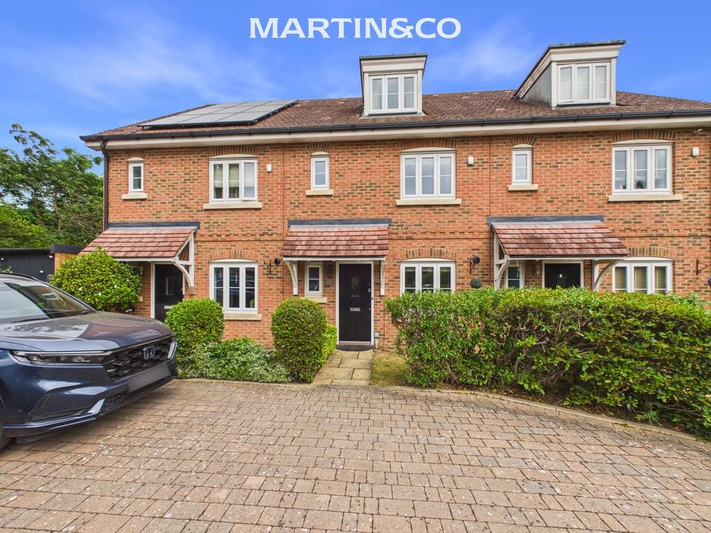 Detached house exterior, driveway