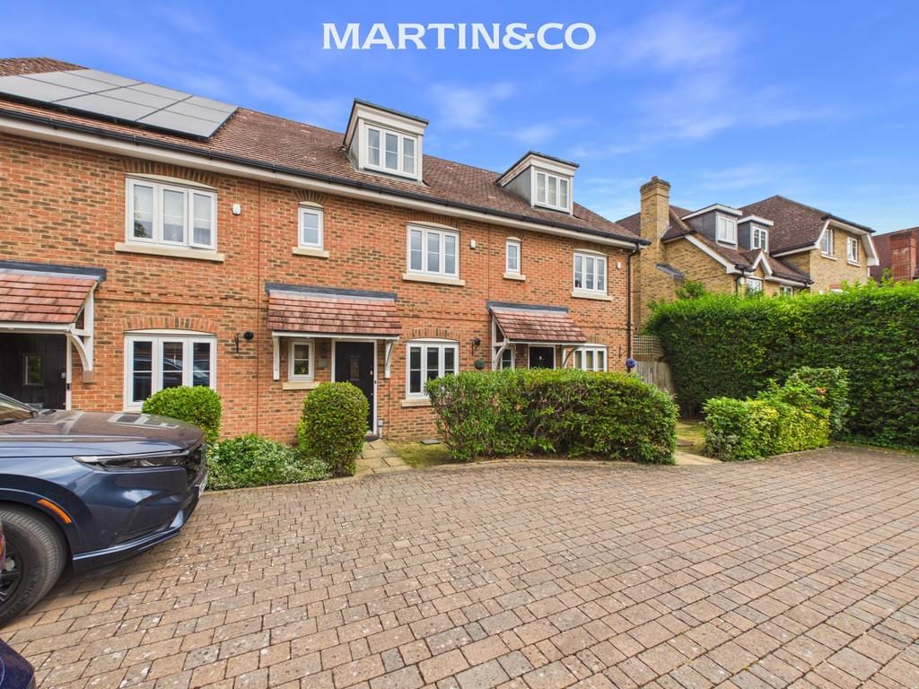 Detached house exterior, driveway