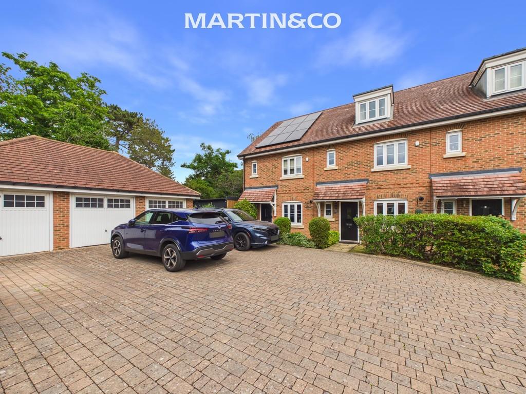 Detached house exterior, driveway, garage