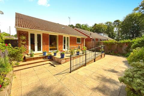 2 bedroom bungalow for sale, Mulberry Close, Berkshire RG45