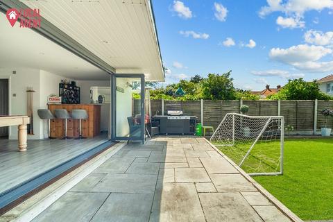5 bedroom semi-detached house for sale, Hyde Road, Bexleyheath, DA7