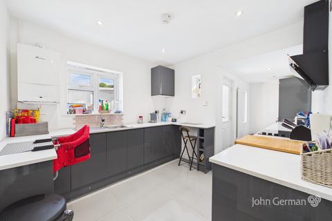 2 bedroom ground floor flat for sale, St. James Road, Barton-under-Needwood