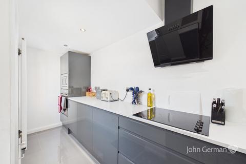 2 bedroom ground floor flat for sale, St. James Road, Barton-under-Needwood