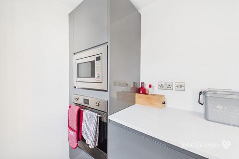 2 bedroom ground floor flat for sale, St. James Road, Barton-under-Needwood