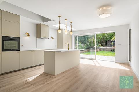 Winchmore Hill Road, Southgate, London, N14