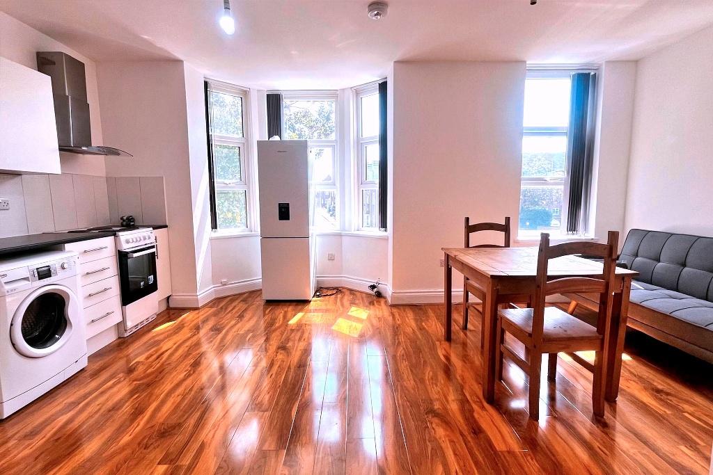 Apartment in Birmingham, Alum Rock - View 3