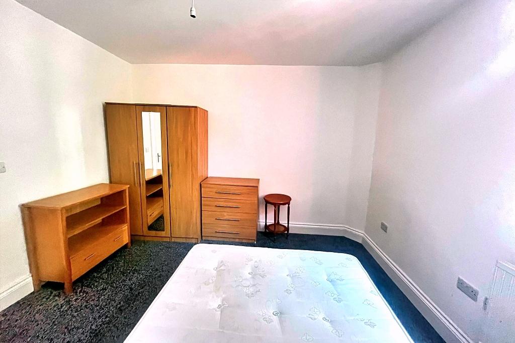 Apartment in Birmingham, Alum Rock - More