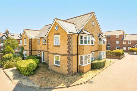 Dovecote Gardens, London SW14