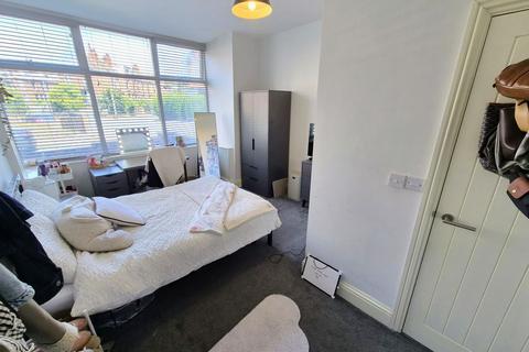 6 bedroom terraced house for sale, Lumley Avenue, Leeds