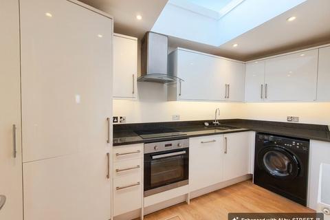 2 bedroom end of terrace house to rent, Higham Road, Chesham, HP5