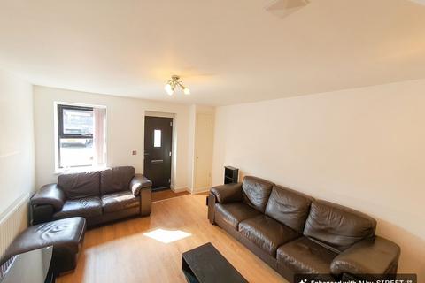 2 bedroom end of terrace house to rent, Higham Road, Chesham, HP5