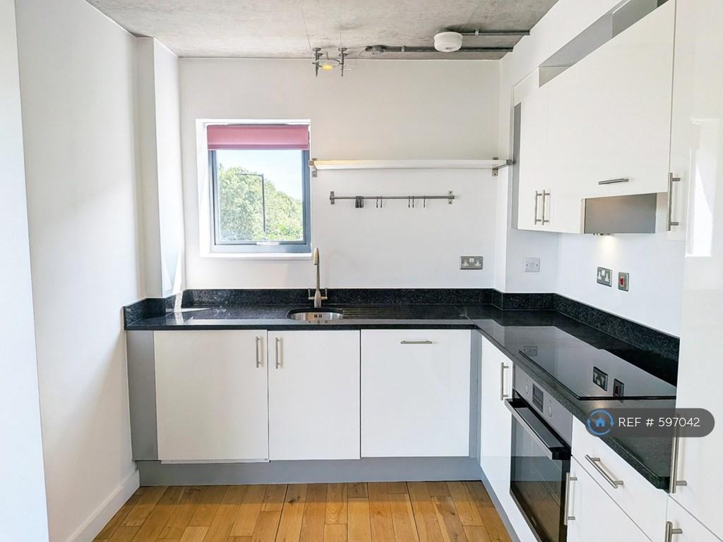 Apartment in London, Saint Mary's Estate, Haggerston - View 4