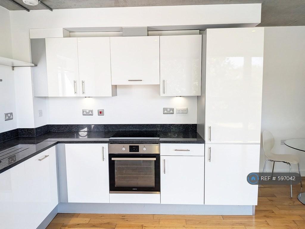 Apartment in London, Saint Mary's Estate, Haggerston - View 5