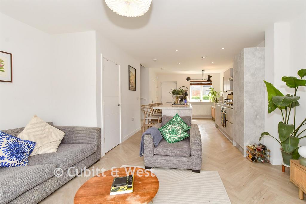 House in Crawley - View 3