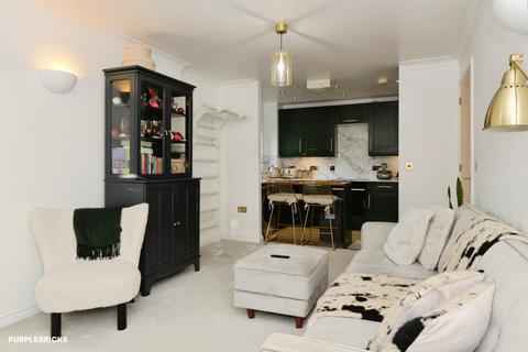 2 bedroom ground floor flat for sale, Buckingham Avenue, Slough, SL1