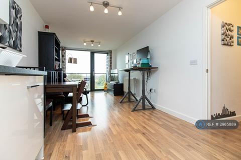 2 bedroom flat to rent, Cranston Court, London, W12