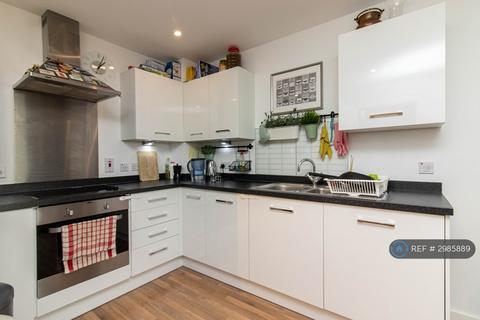 2 bedroom flat to rent, Cranston Court, London, W12