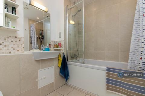 2 bedroom flat to rent, Cranston Court, London, W12