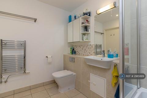 2 bedroom flat to rent, Cranston Court, London, W12