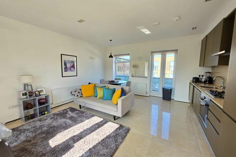 2 bedroom apartment to rent, Grosvenor Court, Hale Lane, NW7
