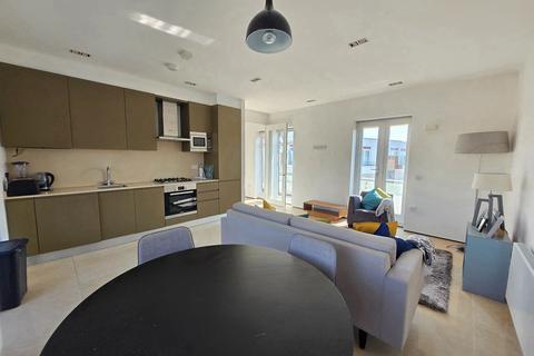 2 bedroom apartment to rent, Grosvenor Court, Hale Lane, NW7