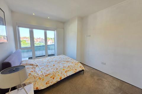 2 bedroom apartment to rent, Grosvenor Court, Hale Lane, NW7