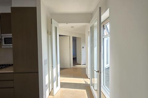 2 bedroom apartment to rent, Grosvenor Court, Hale Lane, NW7